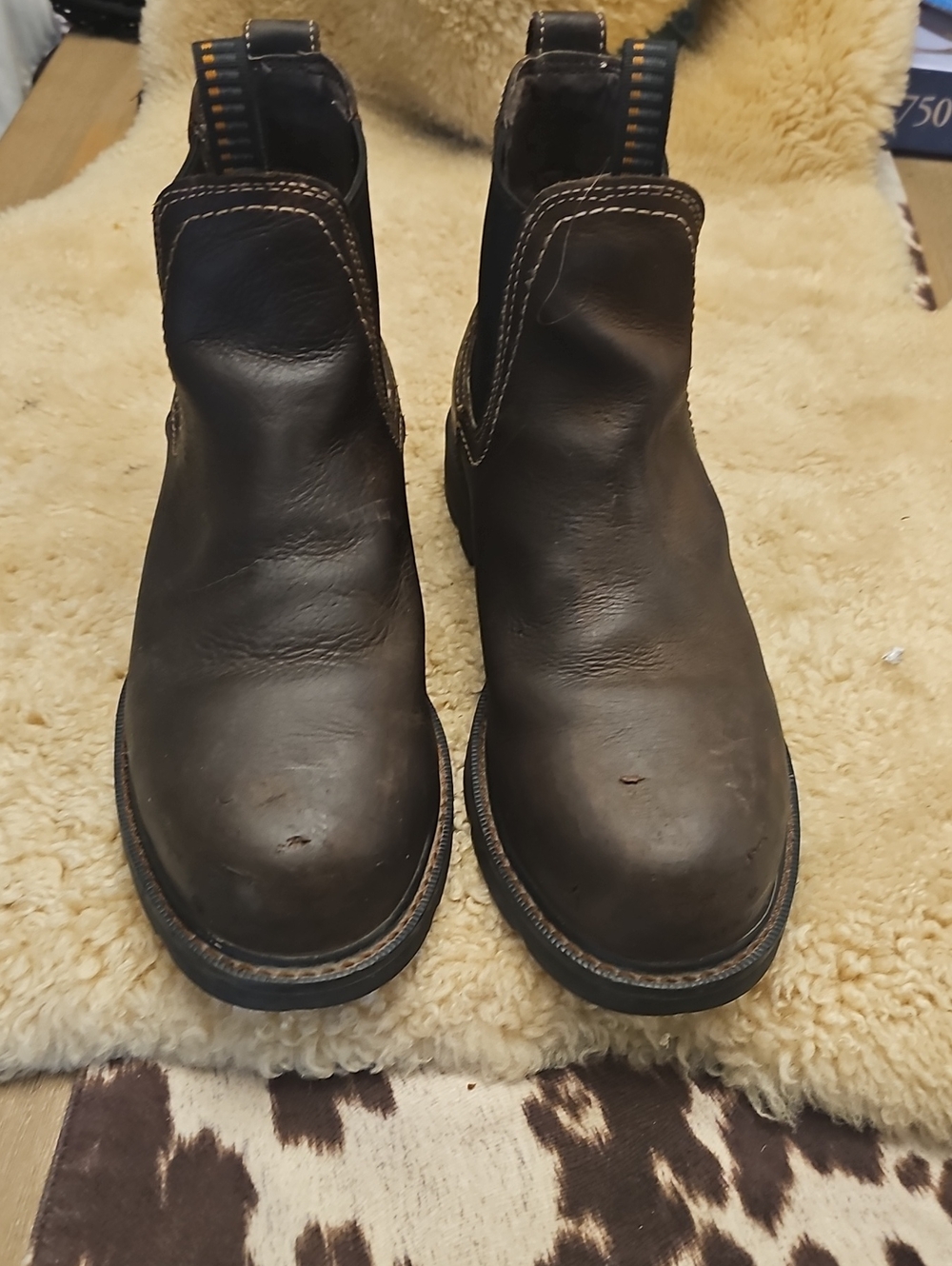 Ariat Brown Leather Men's Chukka Boots with Contrast Stitching